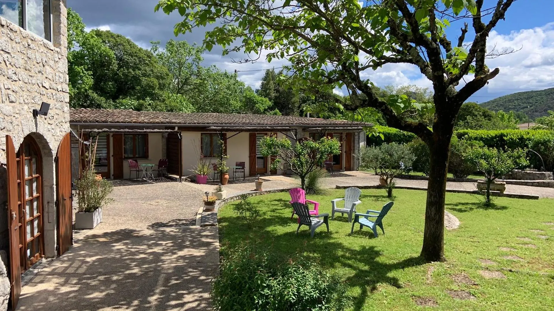 Bed and Breakfast La Peireta-Authentique Saint Alban Auriolles Francia
